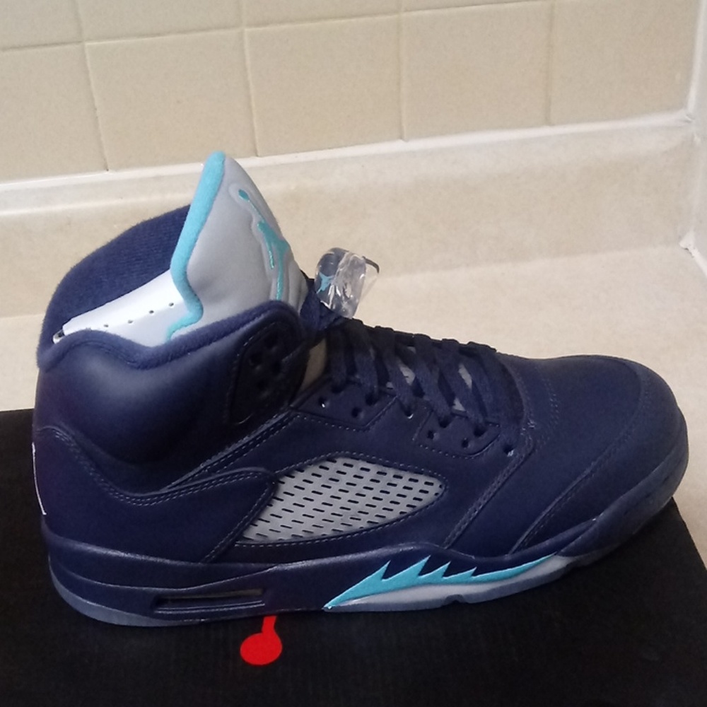 Air Jordan 5 - Picture 2 of 2